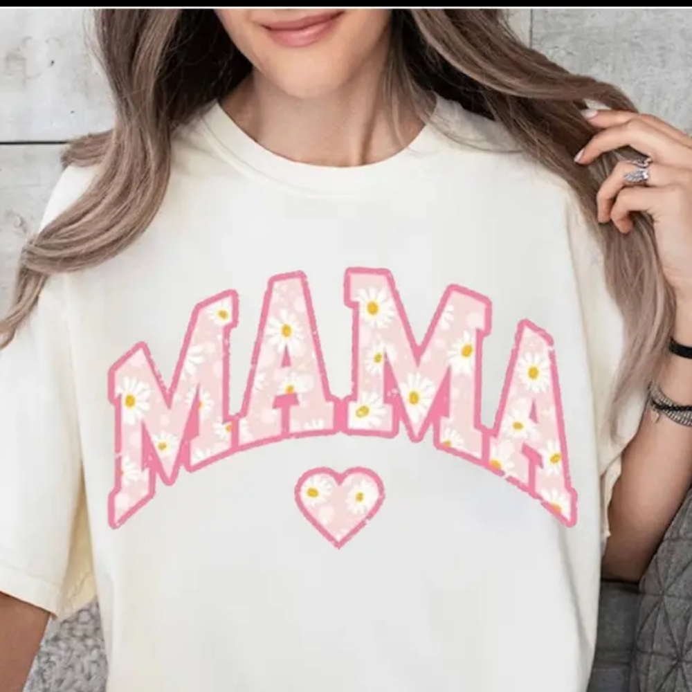 ๐2/$20๐ Graphic design Mama T shirt - Picture 1 of 4
